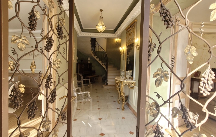 Maison de ville   CLAIRAC  340 m2 499 000 € 